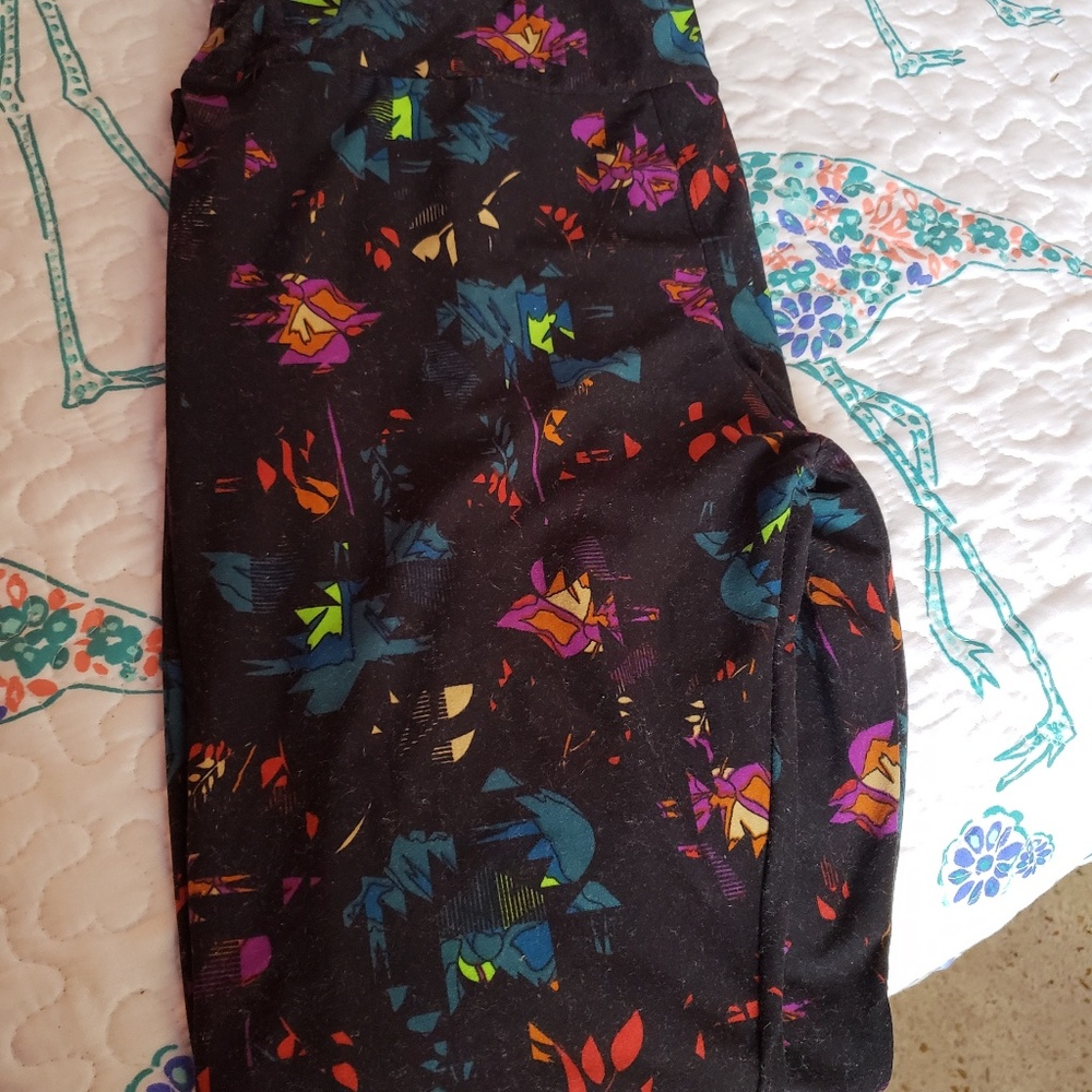 LuLaRoe Black and Geometric color TC Leggings